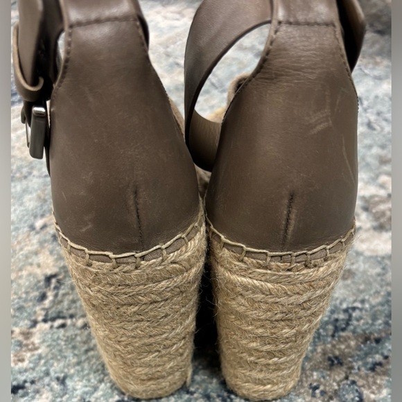 Tan Marc Fisher heels, size 8 - Picture 3 of 8